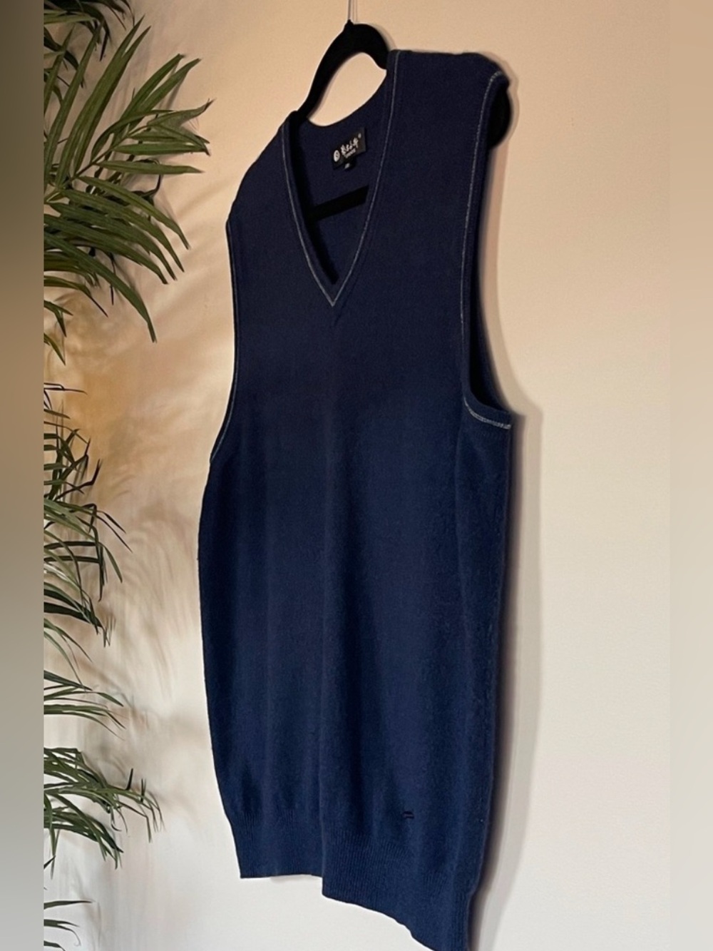 281. 100% BLUE CASHMERE VEST | 22/29